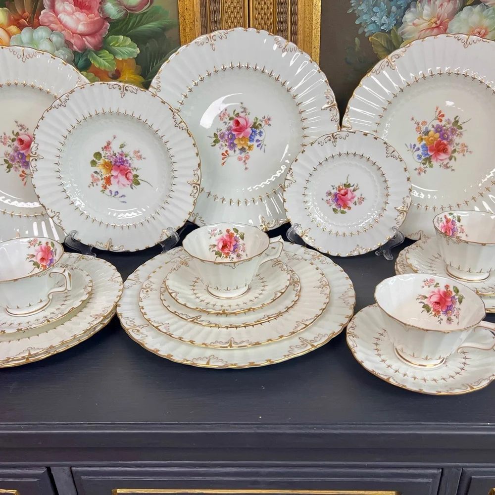 Elegant Floral Dinnerware Set with Gold Trim - Picture 2 of 10